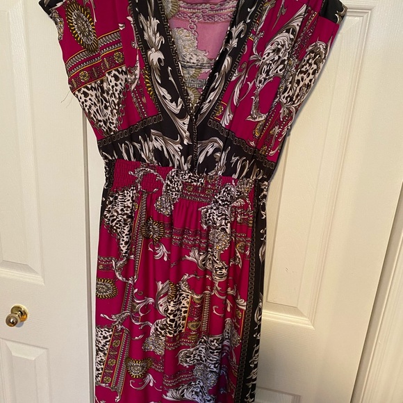 Light Fuchsia pattern poly dress - Picture 2 of 2